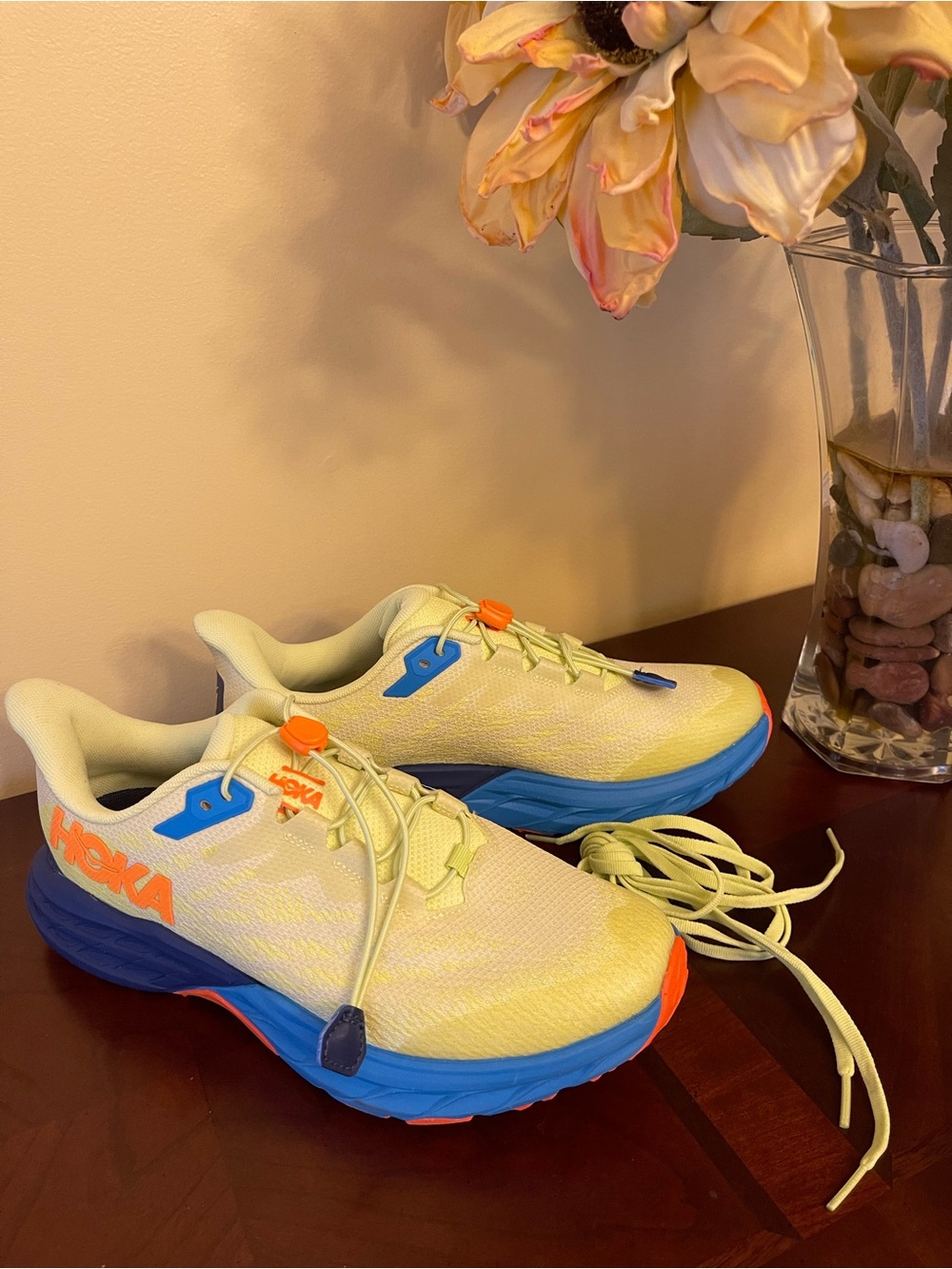 New Men’s Hoka Lightweight Speedgoat 5 Running Shoes in Yellow and Blue - Picture 5 of 6